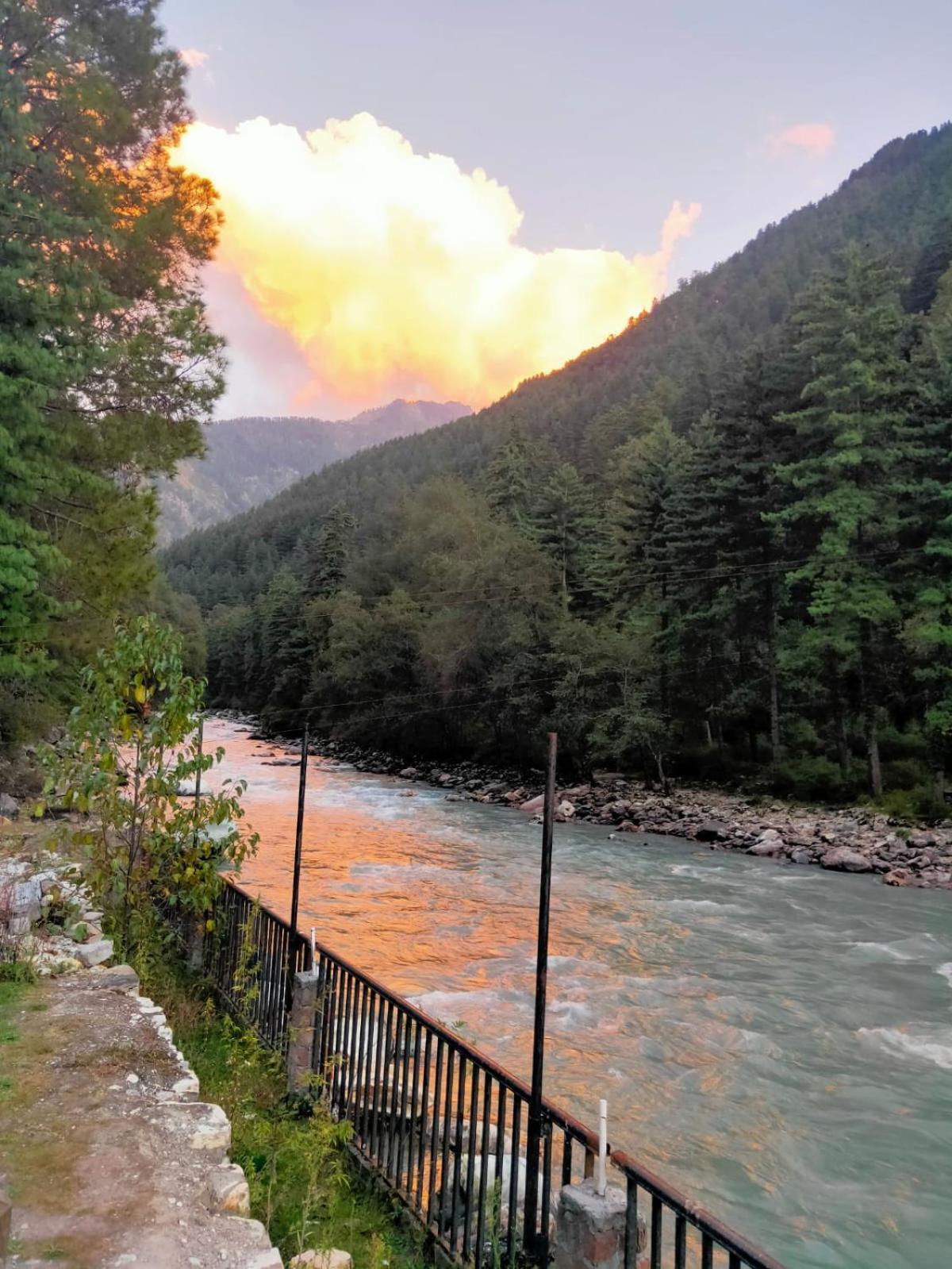 The White House Hotel Kasol Eksteriør billede